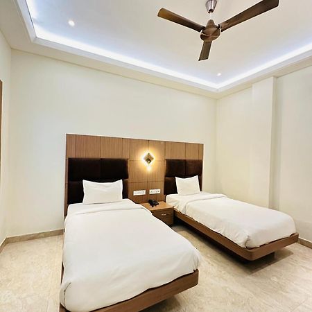 Hotel Lotus Inn Sirsa Buitenkant foto