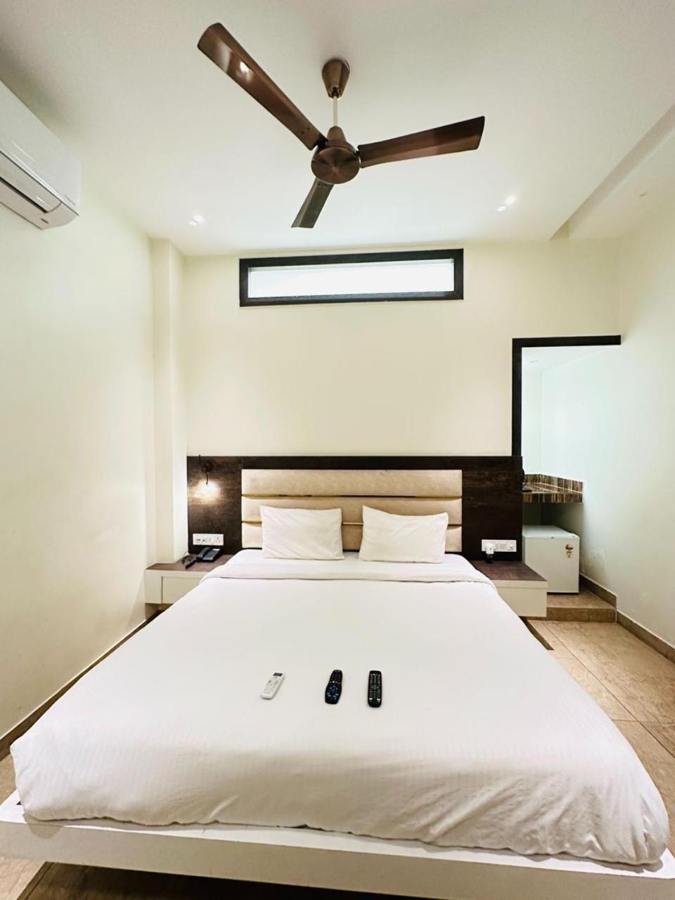 Hotel Lotus Inn Sirsa Buitenkant foto