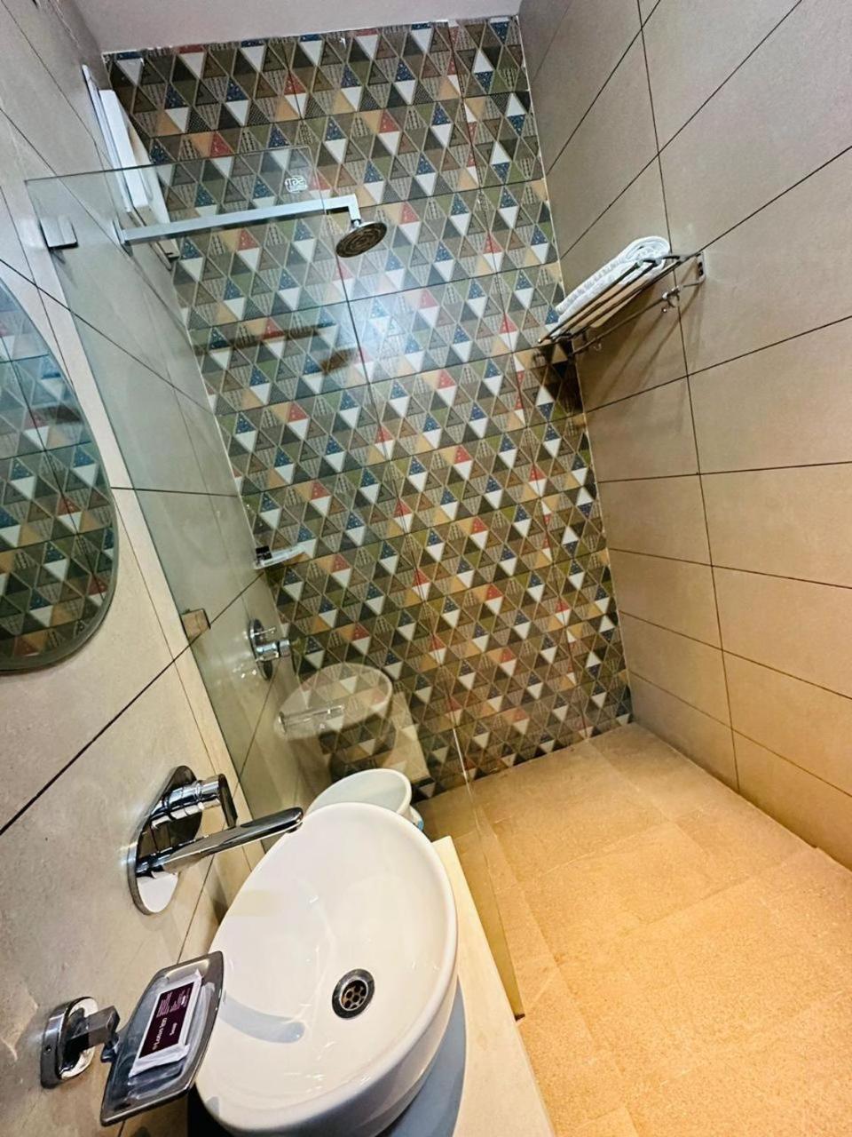 Hotel Lotus Inn Sirsa Buitenkant foto